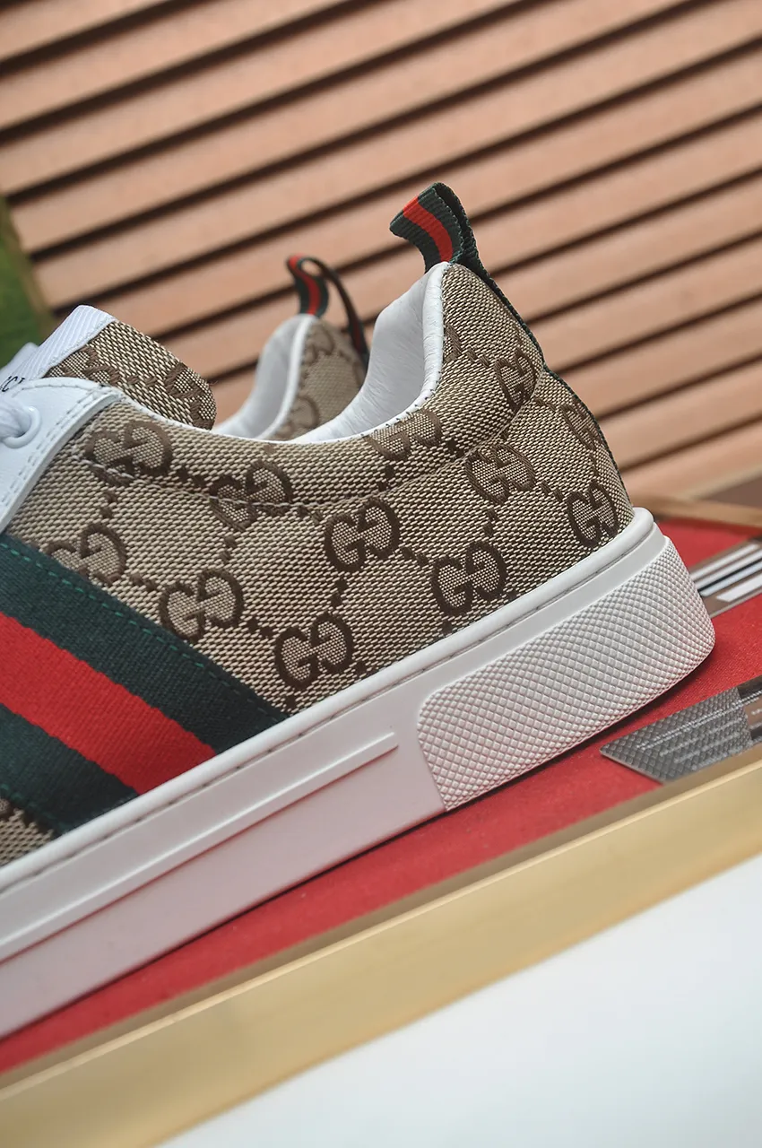 Men's men's shoes💰420💶[GUCCI Gucci] official website 1:1 men's sports shoes are now on the market, using original Gucci fabric + gluten lining, plus the official website original 1:1 comfortable outsole. Fashionable and versatile, super comfortable and breathable. 5 colors available, standard shoe size 38/45 (custom-made sizes 45 are non-refundable)